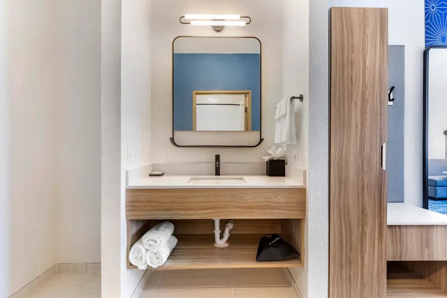 More Photos Of 1439 N Highway 67, Cedar Hill Hotel For Sale