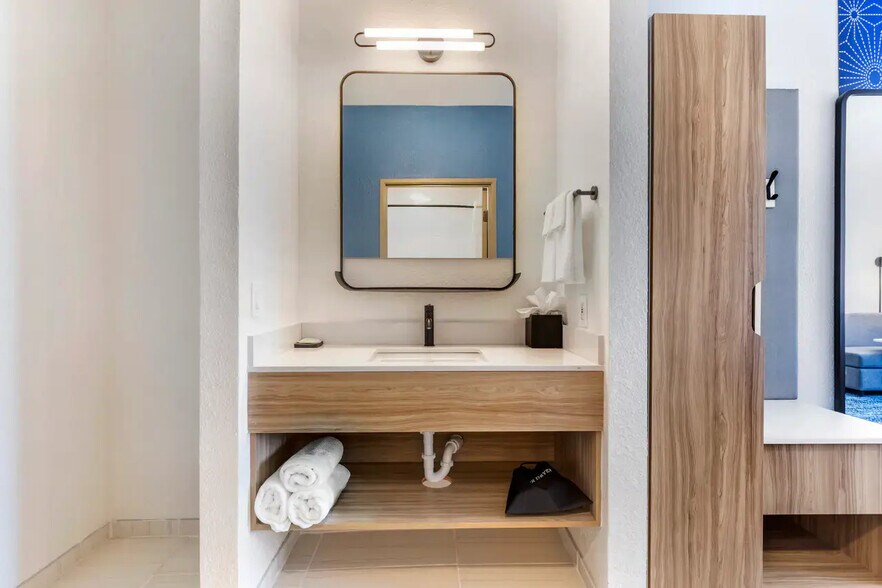 More Photos Of 1439 N Highway 67, Cedar Hill Hotel For Sale