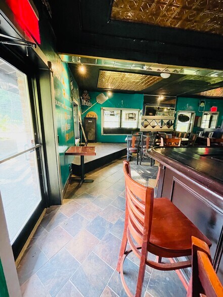 More Photos Of 85 Taft Ave, Arlington Restaurant For Lease