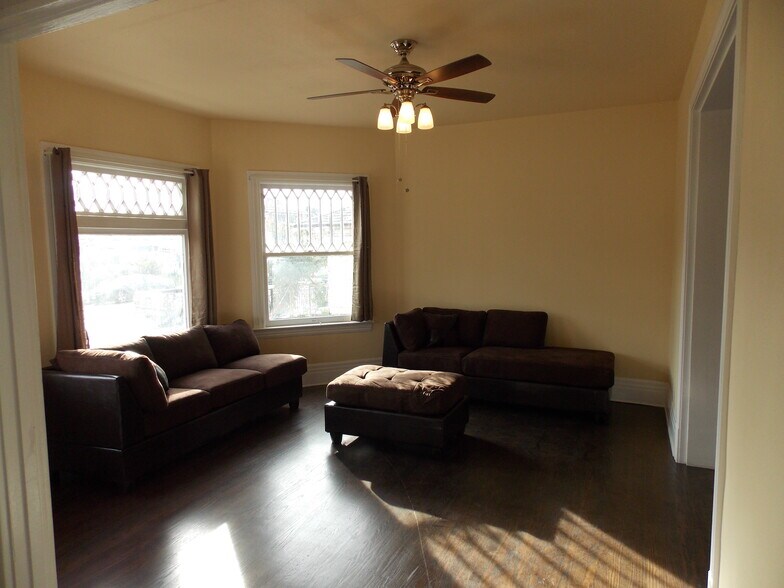 More Photos Of 1449 W 28th St, Los Angeles Apartments For Sale