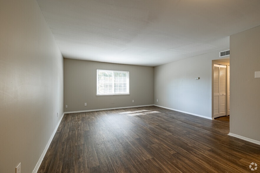 More Photos Of 1 Lakeside Rd, Greenville Apartments For Sale