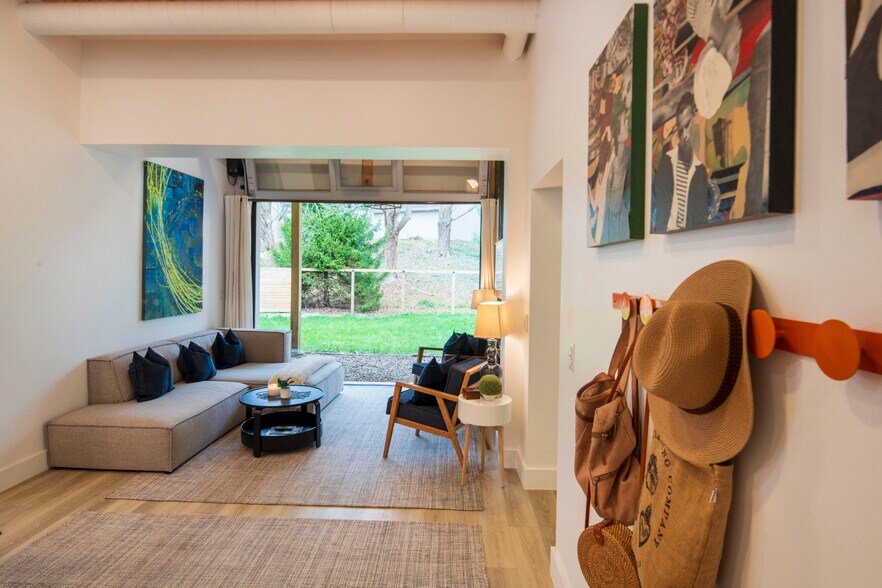 More Photos Of 13662 Red Arrow Hwy, Harbert Hotel For Sale