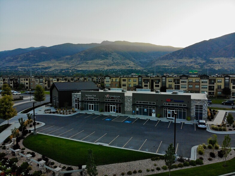 Primary Photo Of 1067 Grand Ave, Farmington Storefront Retail Office For Sale