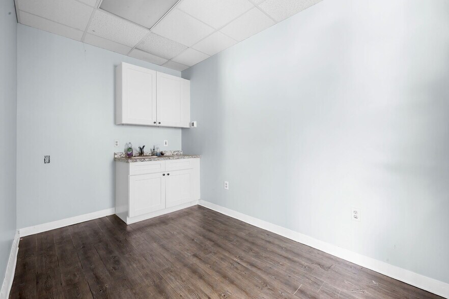 More Photos Of 1152 Executive Cir, Cary Medical For Lease