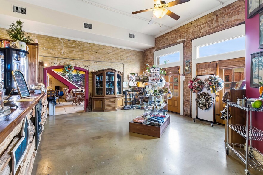 More Photos Of 709 Chestnut St, Bastrop Storefront Retail Residential For Sale