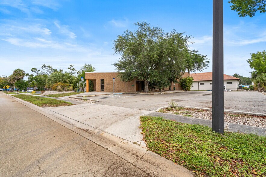 More Photos Of 2685 Swamp Cabbage Ct, Fort Myers Medical For Sale