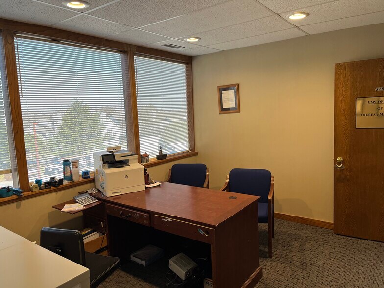 More Photos Of 301 S 70th St, Lincoln Office For Lease