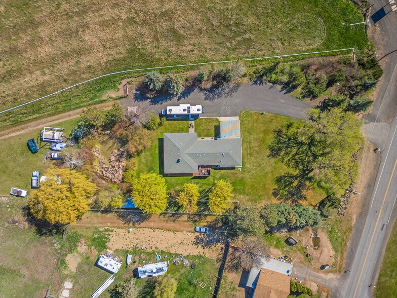 More Photos Of 1810 SW Highway 97, Madras Auto Dealership For Sale