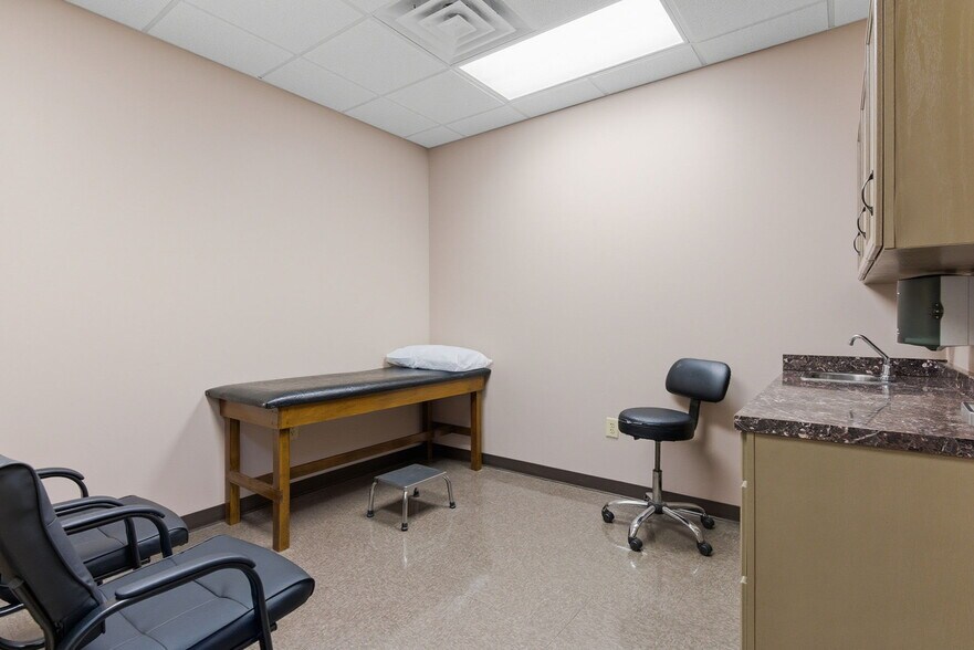 More Photos Of 142 Hampton Ct, Commerce Rehabilitation Center For Sale