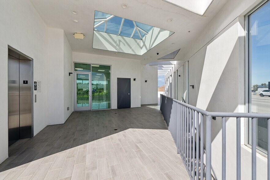 More Photos Of 11259 Washington Blvd, Culver City Office For Sale