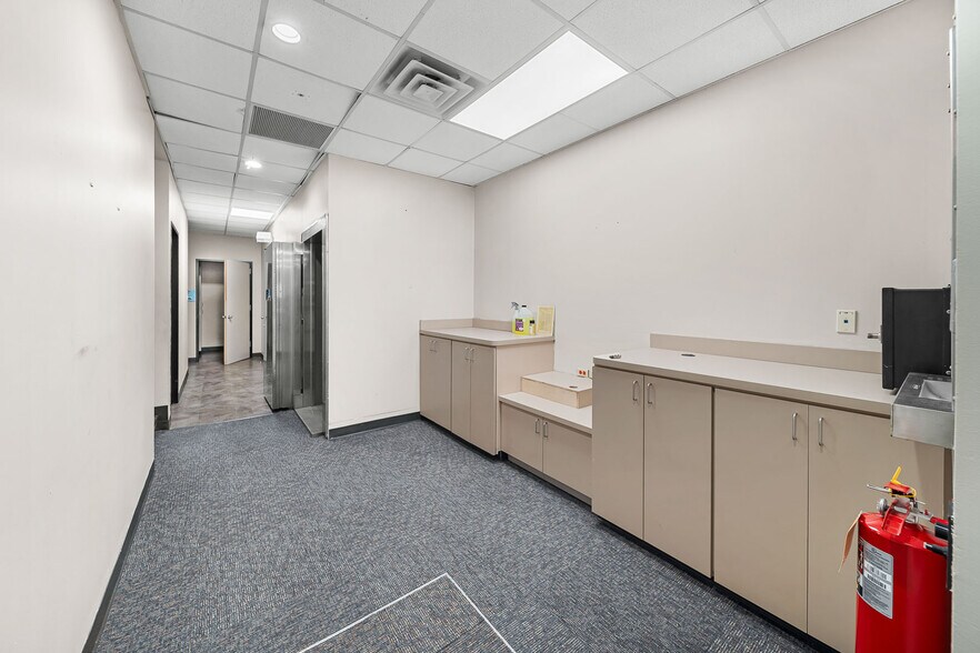 More Photos Of 723 Rollingbrook Dr, Baytown Office For Sale