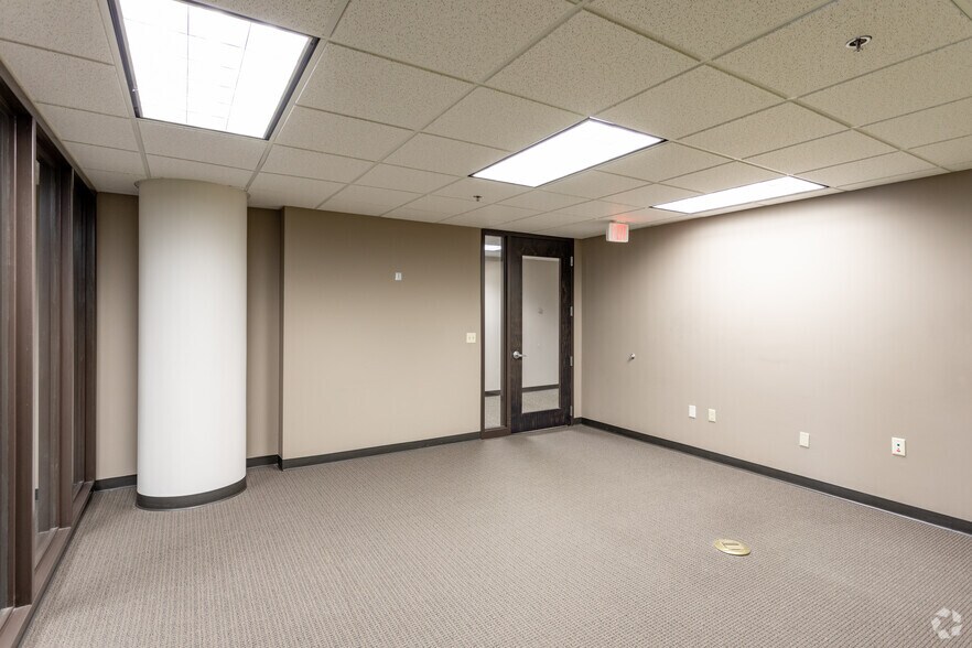 More Photos Of 7171 W 95th St, Overland Park Unknown For Lease