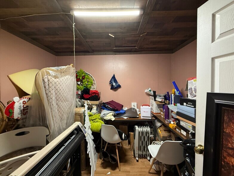 More Photos Of 923 Commercial St, Conyers Storefront For Sale