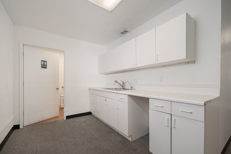 More Photos Of 11747 N 19th Ave, Phoenix Office For Sale