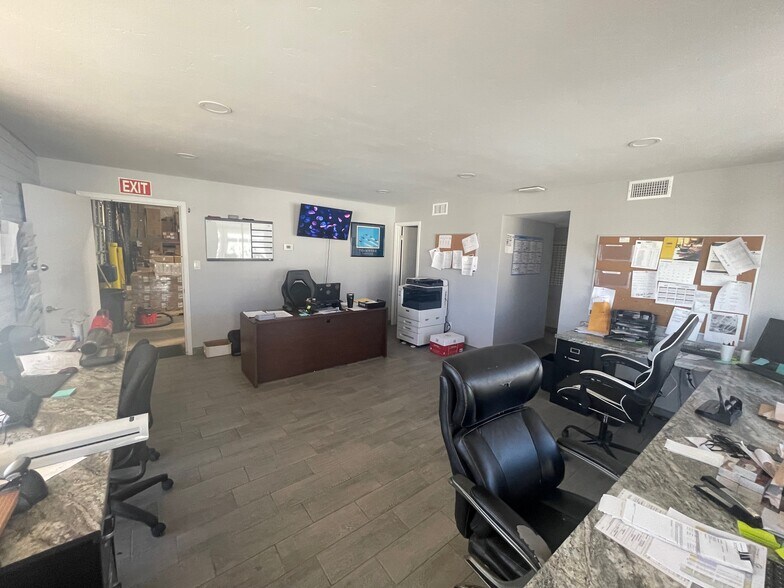 More Photos Of 1640 W Acoma Blvd, Lake Havasu City Showroom For Sale