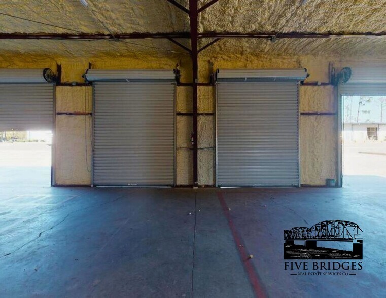More Photos Of 3006 Lisenby Ave, Panama City Warehouse For Lease