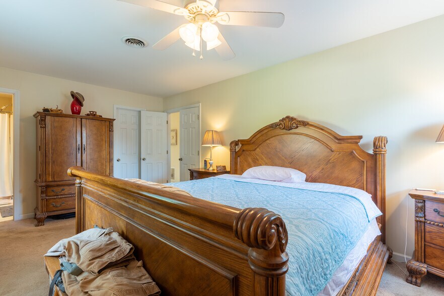More Photos Of 1537 Jackson St, Locust Grove Office Residential For Sale