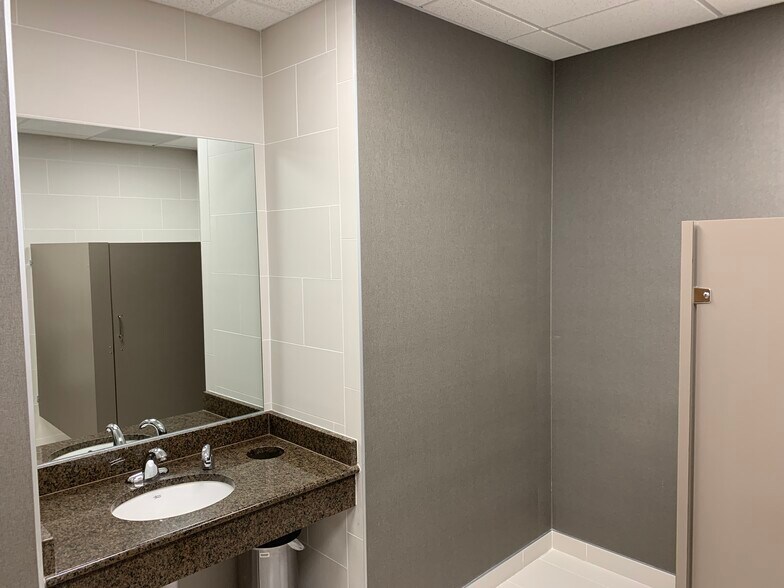 More Photos Of 1901 Central Dr, Bedford Office For Lease