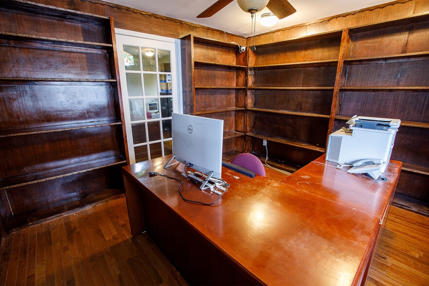 More Photos Of 2001 Wesley Chapel Rd, Decatur Office For Sale