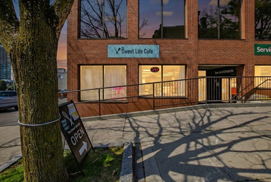 More Photos Of 7 King St W, Brockville Office For Lease