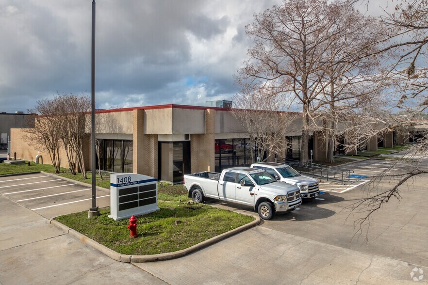 More Photos Of 1400 N Sam Houston Pky E, Houston Unknown For Lease