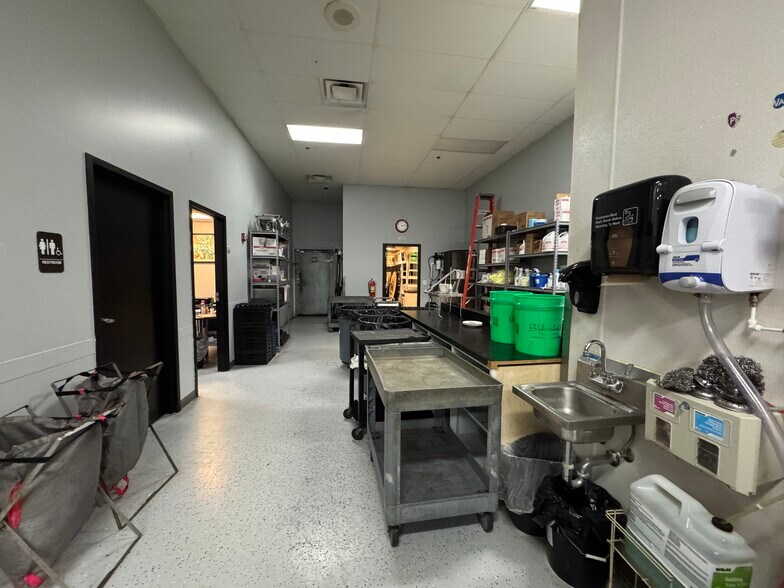 More Photos Of 11830 Stonegate Dr, Omaha Sorority Fraternity House For Sale