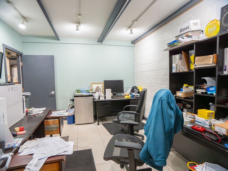 More Photos Of 2733 W Harrison St, Chicago Warehouse For Sale