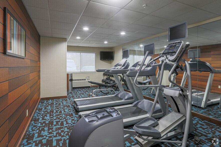 More Photos Of 3930 Stahl Dr SE, Grand Rapids Hotel For Sale