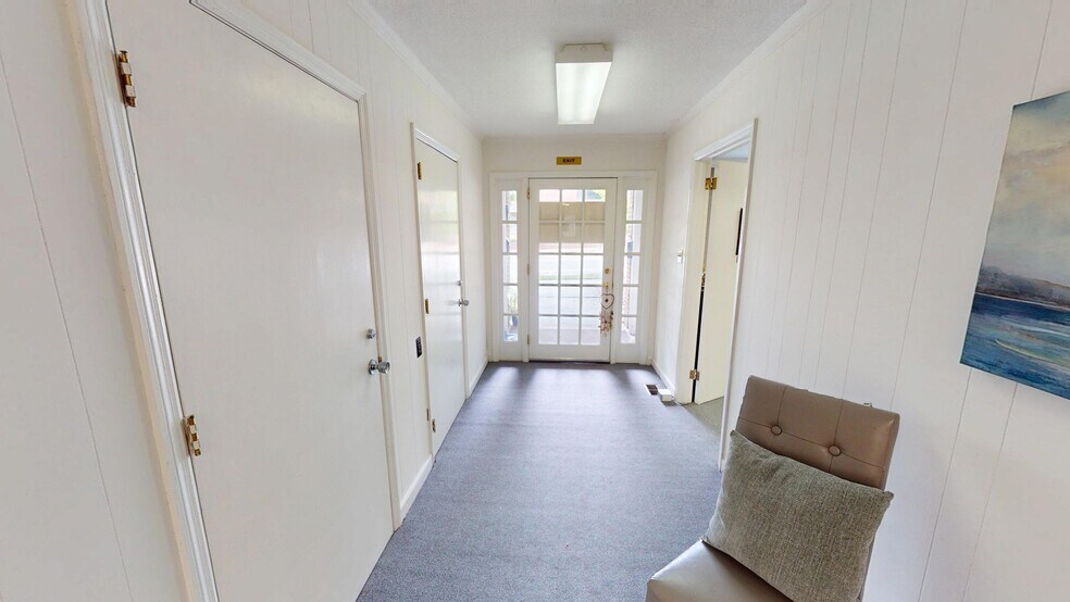 More Photos Of 230 W Pennsylvania Ave, Southern Pines Office For Sale