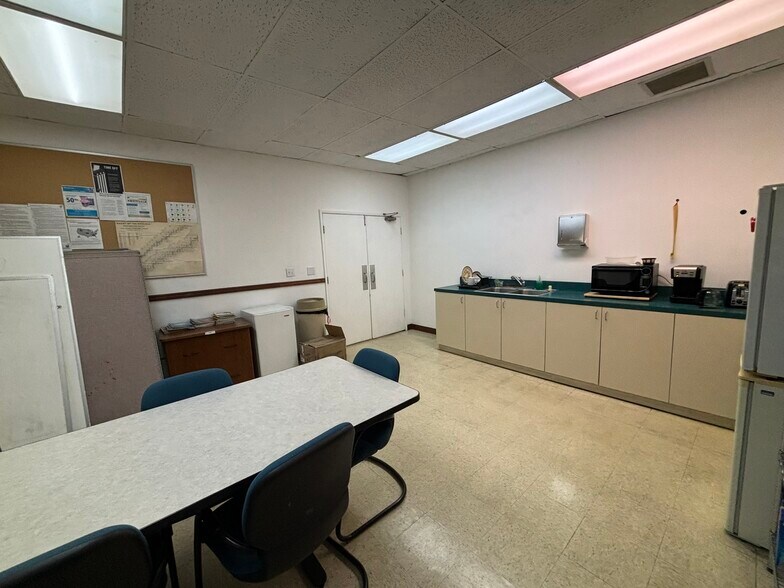 More Photos Of 625-725 San Aleso Ave, Sunnyvale Light Distribution For Lease