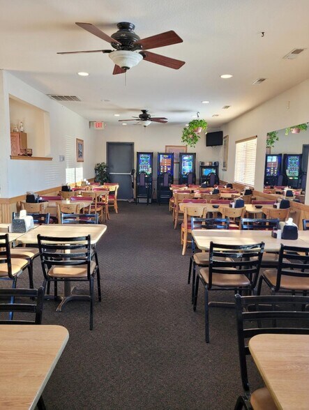 More Photos Of 1703 Oak St, Canton General Retail For Sale