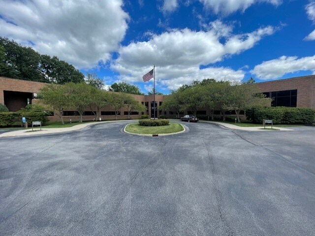 More Photos Of 1684 Woodlands Dr, Maumee Office For Sale
