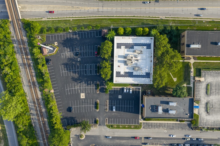 More Photos Of 921 Chatham Ln, Columbus Office For Sale