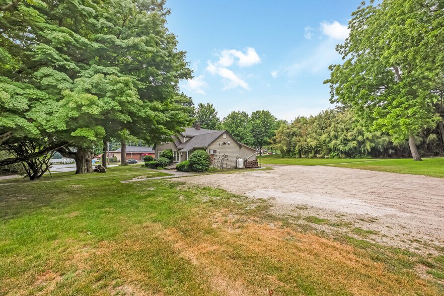 More Photos Of 645 Middle Country Rd, Middle Island Office For Sale