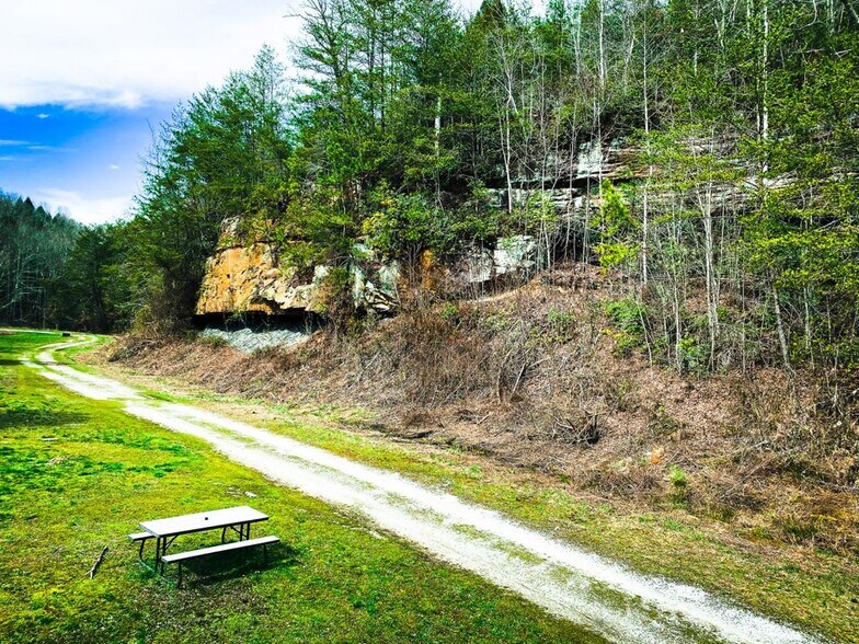 More Photos Of 11251 Highway 90, Parkers Lake Hotel For Sale