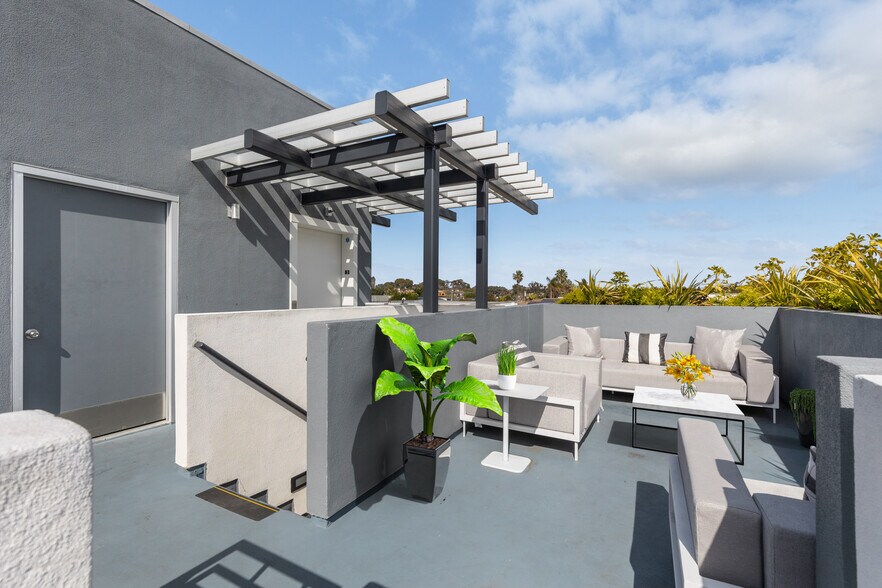 More Photos Of 930-932 Manhattan Beach Blvd, Manhattan Beach Office Residential For Sale