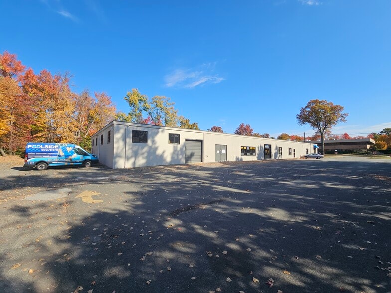 More Photos Of 327 Passaic Ave, Fairfield Showroom For Sale