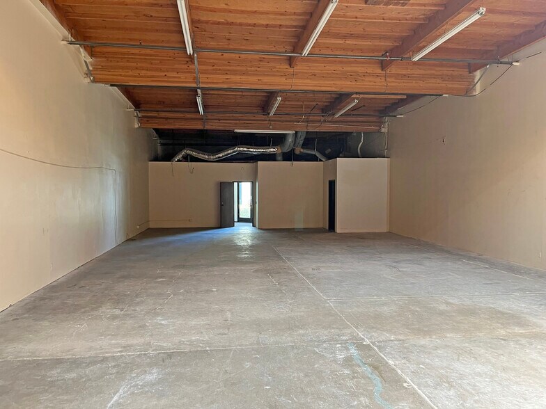 More Photos Of 1386 Poinsettia Ave, Vista Manufacturing For Lease