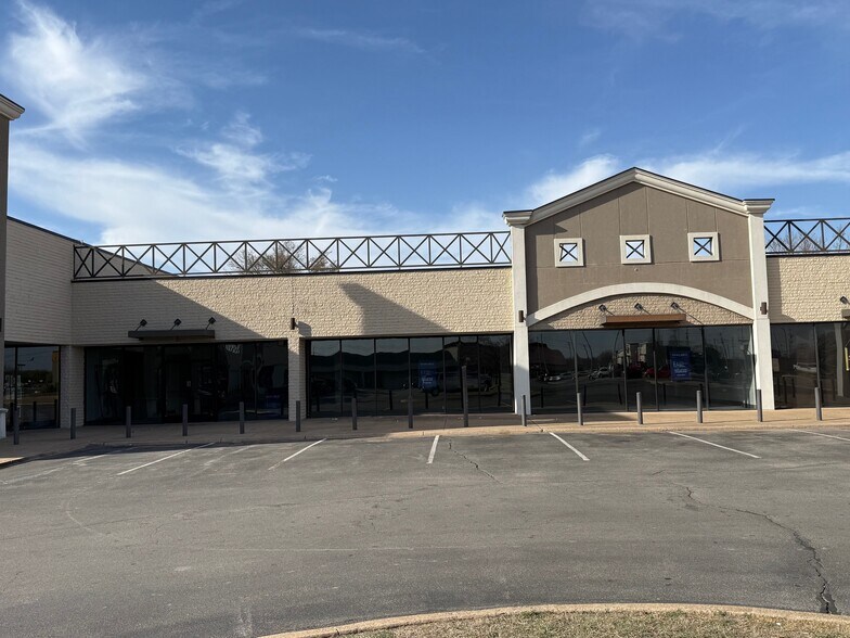 More Photos Of 3717-3737 W Main St, Norman Unknown For Lease