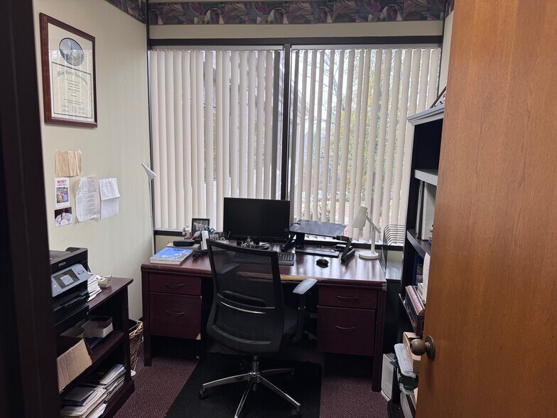 More Photos Of 1506 E Franklin St, Chapel Hill Office For Sale