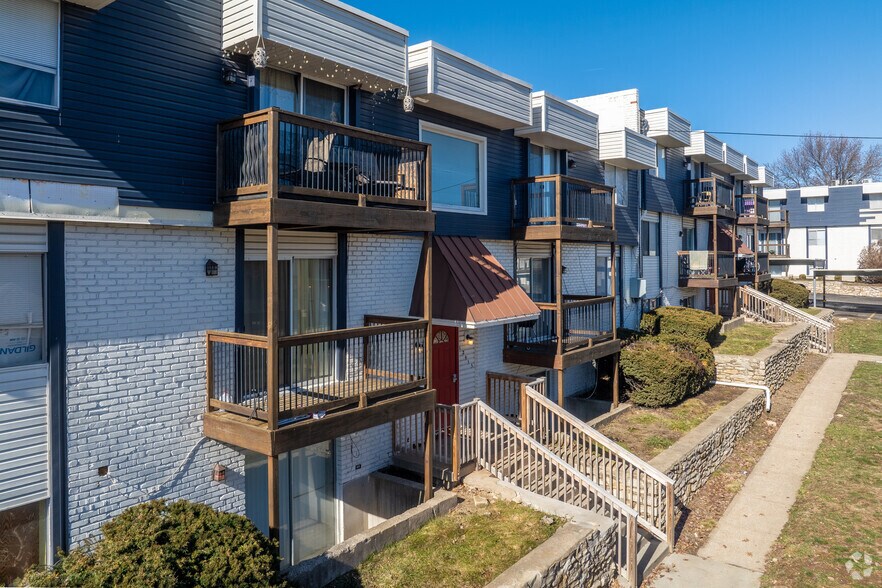 More Photos Of 12407 E 43rd St S, Independence Apartments For Sale