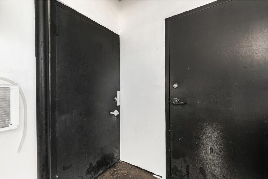 More Photos Of 4980 E 10th Ct, Hialeah Warehouse For Sale