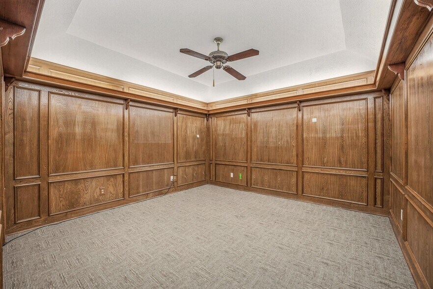 More Photos Of 240 W Green St, Stephenville Office For Sale