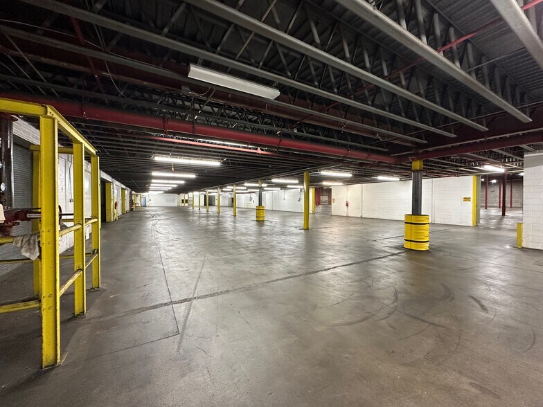 More Photos Of 26 Sears Way, West Springfield Distribution For Sale