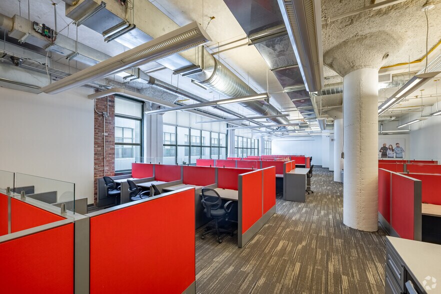 More Photos Of 2030-2050 Boul Pie IX, Montréal Loft Creative Space For Lease