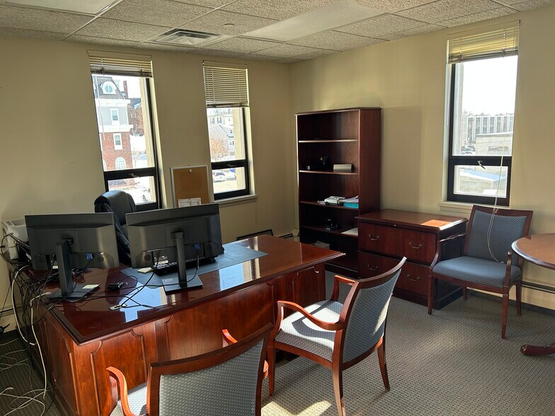 More Photos Of 342 Main St, Wakefield Bank For Lease