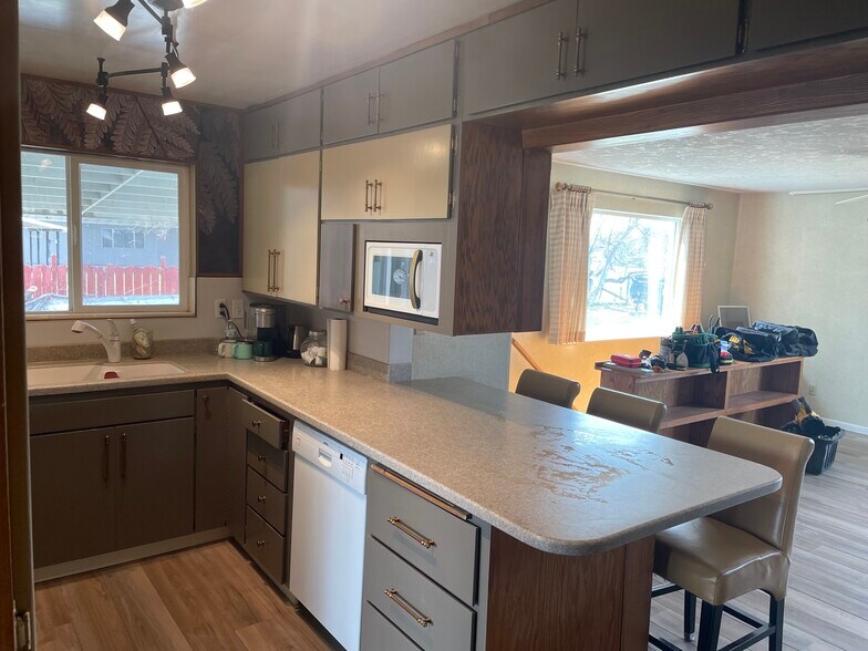 More Photos Of 370 N State St, Shelley Storefront Retail Residential For Lease