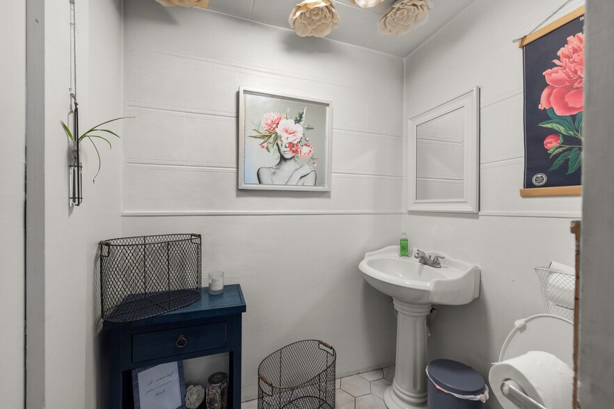 More Photos Of 17 2nd St E, Kalispell Storefront Retail Office For Sale