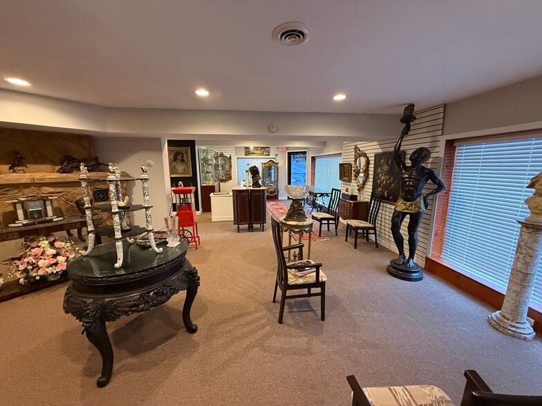 More Photos Of 1124 Lincoln Ave, Prospect Park Freestanding For Lease