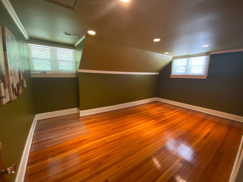 More Photos Of 114 Whitsett St, Greenville Office For Lease